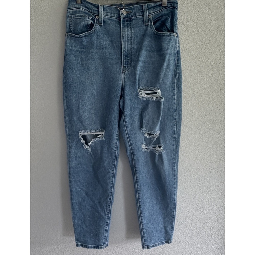 Levi's Womens High Waisted Mom Jeans Size 31x26‎ Distressed Ripped Denim